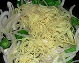 トマトとピーマンの焼きそば作り方2写真