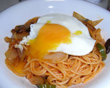 簡単！とろ〜り目玉焼きのせ ナポリタン☆作り方15写真