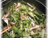 きのこと根菜の葉の炒め物☆栄養価高いです作り方1写真