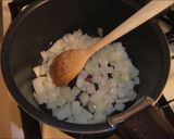 玉ねぎ・ニンニク・わかめのお味噌汁作り方2写真