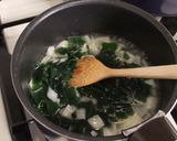 玉ねぎ・ニンニク・わかめのお味噌汁作り方3写真
