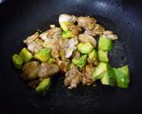 美味❤アボカドと鶏肉のテリコロ丼作り方5写真