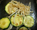 お弁当✿夏野菜とえのきのバター醤油炒め作り方1写真