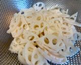 蓮根と鶏ササミの梅和え作り方1写真