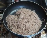 日本蕎麦のベーコンキムチ卵の醤油焼きそば作り方9写真