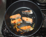 鮭シメジ豆板醤炒め♪簡単魚レシピ作り方6写真