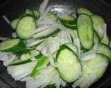夏野菜のキュウリと大根の炒め物作り方1写真