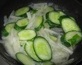 夏野菜のキュウリと大根の炒め物作り方3写真