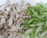 ☆鶏肉&しめじ&アスパラの炒め物☆作り方1写真