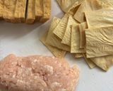 湯葉と厚揚げの鶏ひき肉炒め作り方1写真
