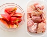 やみつき！鶏肉とトマトのガリバタ炒め作り方2写真