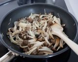 【きのこの炊き込みご飯】炒めて美味しさアップ!!作り方3写真