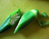 鶏むね肉とトマトとオクラのナンプラー炒め作り方3写真