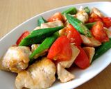 鶏むね肉とトマトとオクラのナンプラー炒め作り方9写真