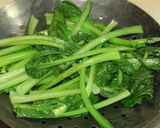 チョリソーと小松菜のシャキシャキ炒め作り方4写真