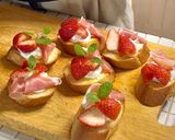 いちごとヨーグルトと生ハムのブルスケッタ作り方3写真