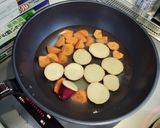 サツマイモと厚揚げの煮物作り方2写真