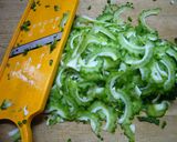 毎日食べたい!!ゴウヤと鶏皮の塩きんぴら作り方2写真