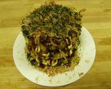 お好み焼きデコ三段重ね　豚肉　イカ　エビ作り方3写真