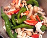10分！万願寺としめじのお味噌で炊いたん作り方1写真
