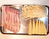簡単！おしゃれ☆巻き巻きベーコンのスープ作り方1写真