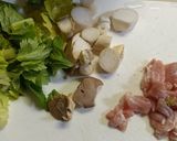 セロリ、エリンギ、鶏の麻辣炒め作り方1写真