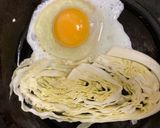 キャベツと春菊の巣ごもり卵　生七味がけ作り方1写真