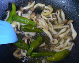 しめじとしし唐の玉ねぎドレッシング炒め♪作り方2写真