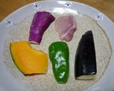 タジン鍋de彩り野菜と鶏の蒸し焼き肉♯作り方1写真