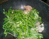 豆苗（とうみょう）と鶏肉のゴマ風味炒め作り方3写真