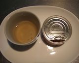 手が汚れない！ツナ缶の油切り作り方3写真