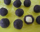 ぶどう色したキャンディ包みのチーズ大福作り方2写真