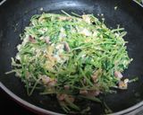 豆苗とイカの塩辛の卵炒め作り方2写真