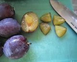 赤紫色に変身☆プルーンのジャム作り方1写真