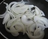 三つ葉と玉ねぎのイカの塩辛入り卵とじ作り方2写真