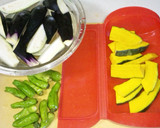 お酢とビタミンで元気！夏野菜の揚げびたし作り方1写真