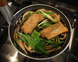 イワシ☆カツ丼☆玉ねぎとにらを入れて♪作り方11写真