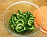 ゴーヤの塩茹でを使ったおつまみ２品作り方3写真