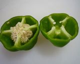 お弁当に☆お花にも見えるピーマンの肉詰め作り方3写真