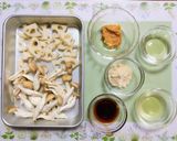 簡単秋の夕飯主菜鮭と蓮根と茸味噌バター炒め魚料理作り方1写真