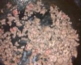 手軽で簡単!新ジャガと挽肉のニンニク炒め作り方2写真