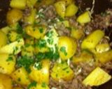 手軽で簡単!新ジャガと挽肉のニンニク炒め作り方4写真