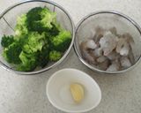 ブロッコリーとエビのカレー風味の炒め物作り方1写真