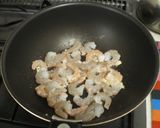 ブロッコリーとエビのカレー風味の炒め物作り方2写真