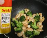 ブロッコリーとエビのカレー風味の炒め物作り方4写真
