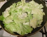 キャベツと鶏胸肉のピリ辛味噌丼！回鍋肉風作り方3写真