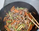 豚肉とブロッコリーの茎の焼肉のたれ炒め作り方3写真