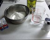 クセになる！？生ハムとハチミツの絶品ピザ作り方2写真