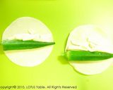 餃子の皮ｄｅオクラチーズ巻き作り方1写真