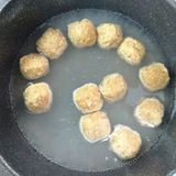 冷凍鶏だんごと野菜のとろみ鶏がら中華スープ作り方1写真